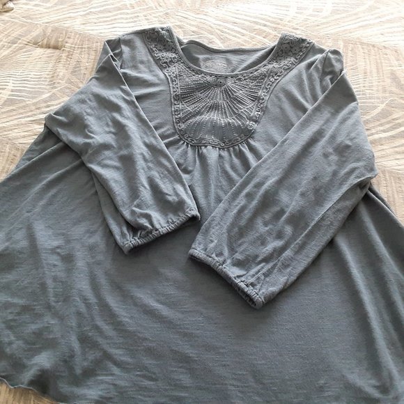 Two Pullover flowy shirts XL and L - Picture 3 of 12